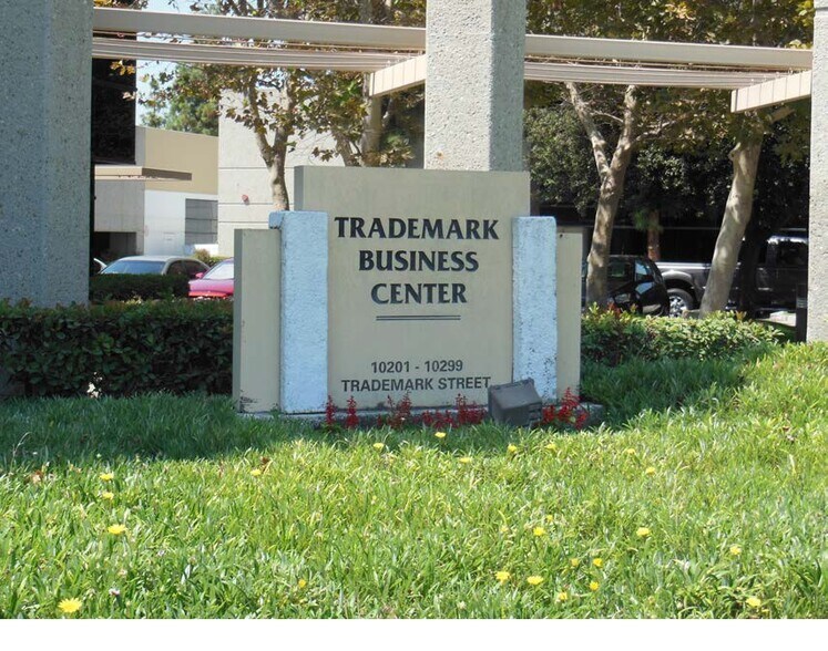 10251 Trademark St, Rancho Cucamonga, CA à louer - Photo du bâtiment - Image 3 de 24