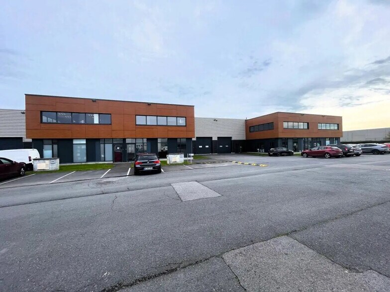 Bureau dans Wambrechies à louer - Photo du bâtiment - Image 2 de 14