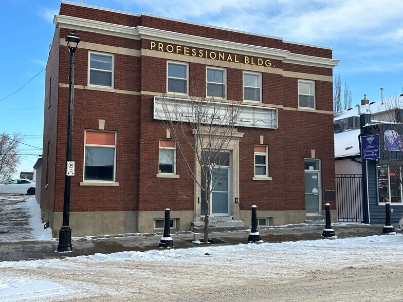 5011 50 St, Stony Plain, AB à vendre - Photo du bâtiment - Image 2 de 17