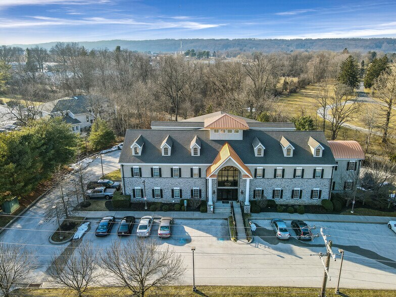 110 N Phoenixville Pike, Malvern, PA à louer - Photo du bâtiment - Image 2 de 10