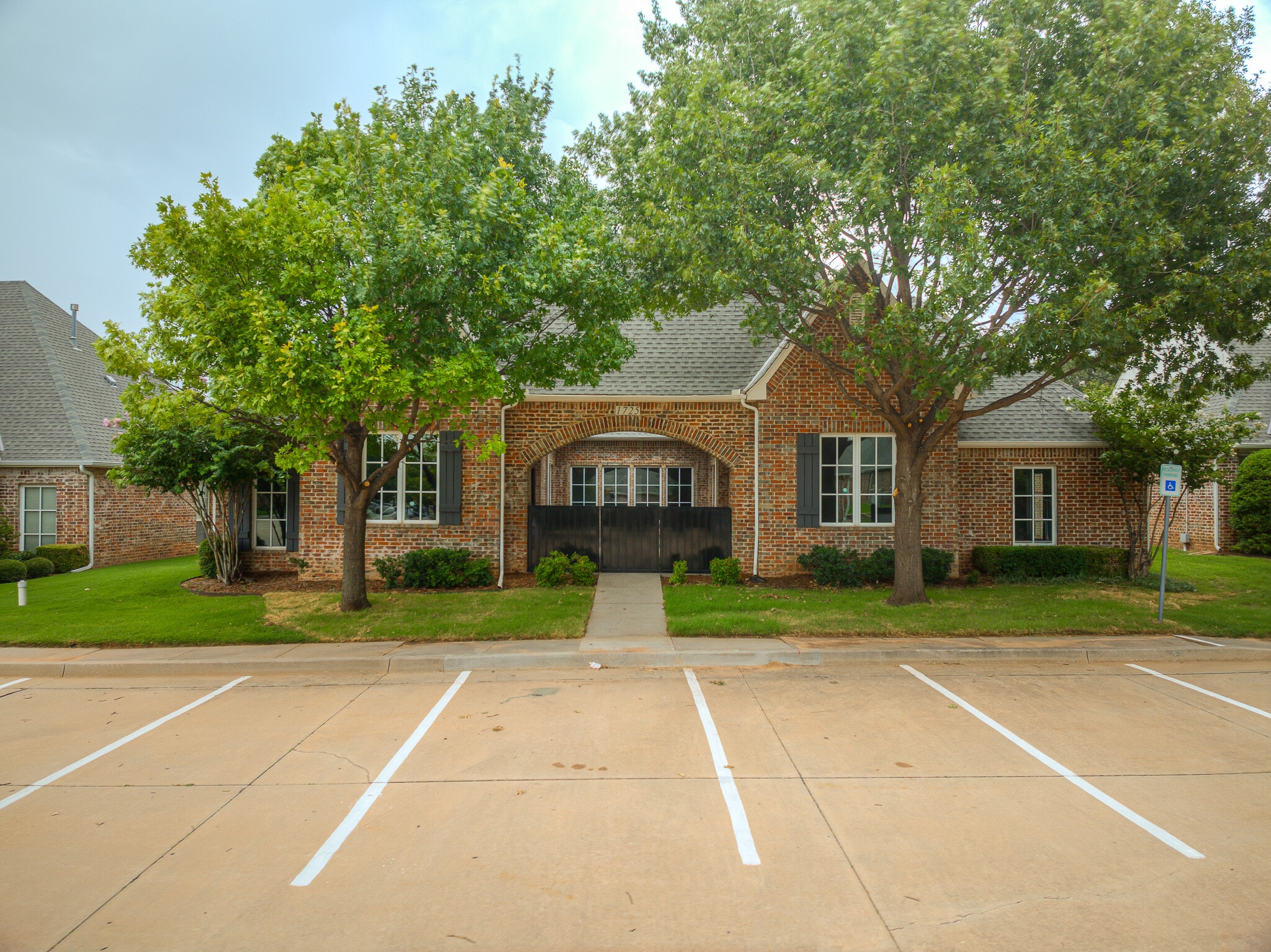 1725 W 33rd St, Edmond, OK for sale Building Photo- Image 1 of 19