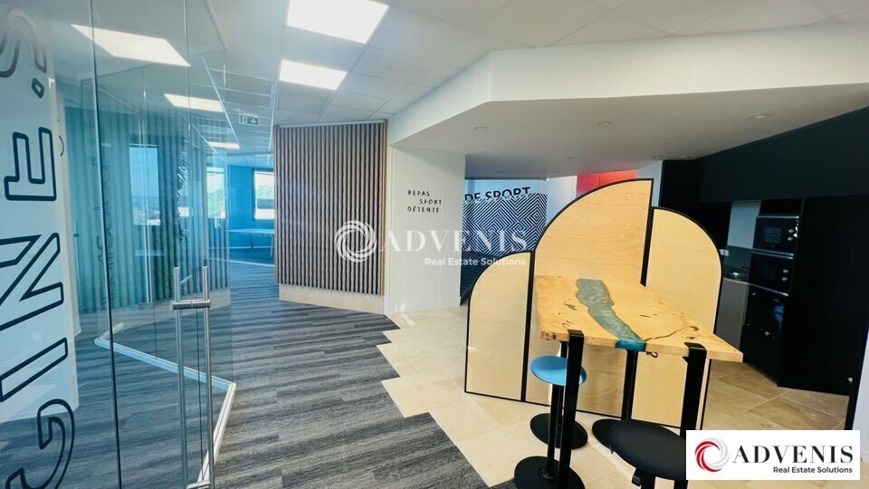 Office in Eysines for lease Interior Photo- Image 1 of 13