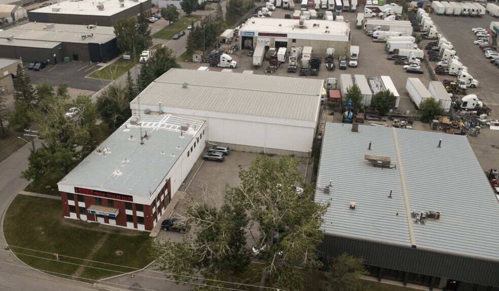 7730 46 ST SE AND 4710 78 AVE SE portefeuille de 2 propriétés à vendre sur LoopNet.ca - Photo du bâtiment - Image 3 de 12