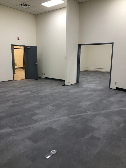 265-281 N Industrial Dr, Bradley, IL à louer - Photo du bâtiment - Image 3 de 8