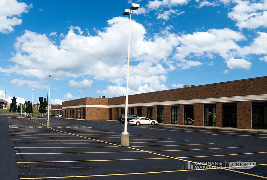 6551-6571 Cochran Rd, Solon, OH à louer - Photo du bâtiment - Image 3 de 3