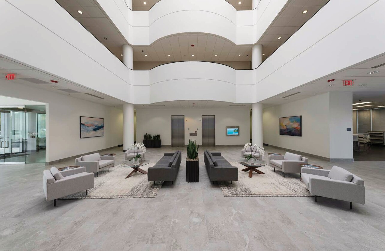 11001 N Black Canyon Fwy, Phoenix, AZ for lease Lobby- Image 1 of 2