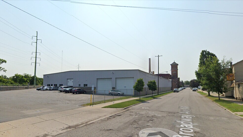 1642 Broadway Ave NW, Grand Rapids, MI for lease - Building Photo - Image 2 of 5