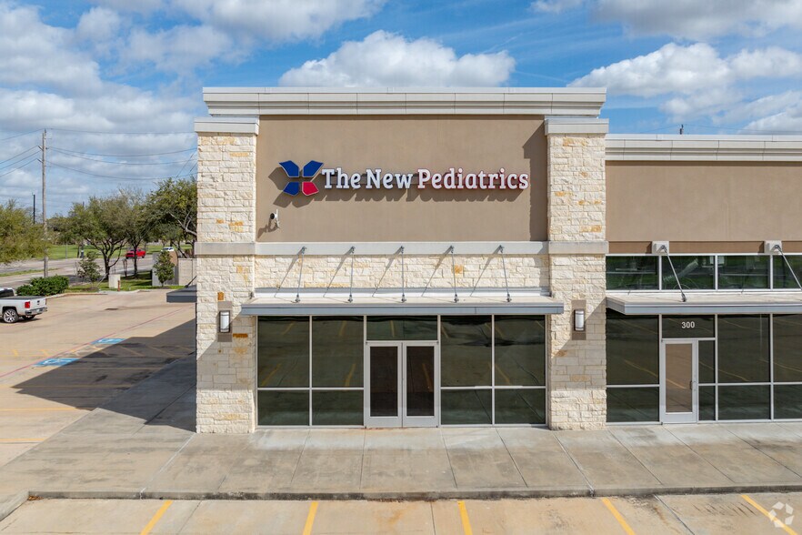 2220 Eldridge Rd, Sugar Land, TX à louer - Photo du bâtiment - Image 3 de 9