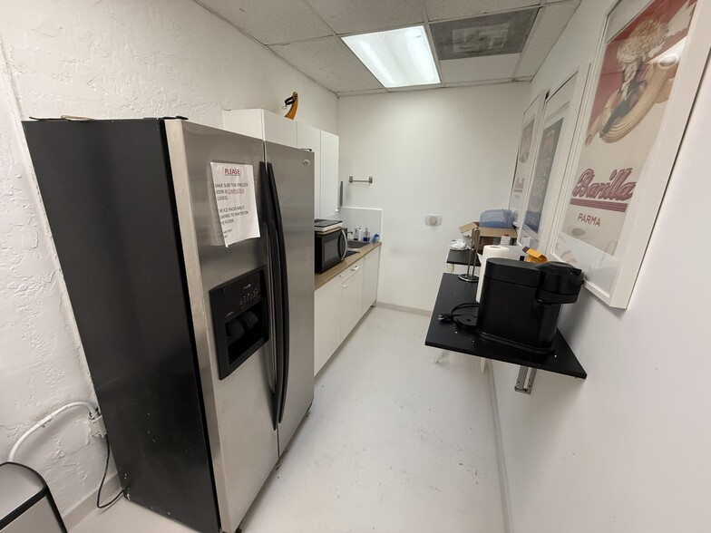 777 NW 28th St, Miami, FL for lease - Interior Photo - Image 3 of 6