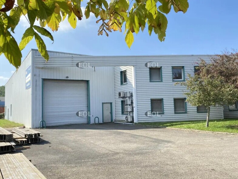 Industrial in Toussieu for lease - Building Photo - Image 1 of 8
