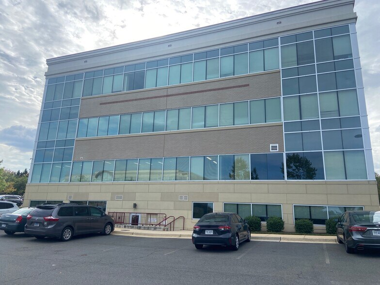 19490 Sandridge Way, Leesburg, VA for lease - Building Photo - Image 3 of 22