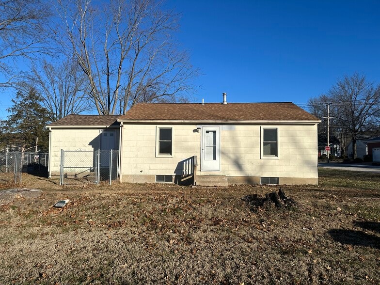 239 Grand Ave, Waterloo, IL for sale - Building Photo - Image 2 of 30