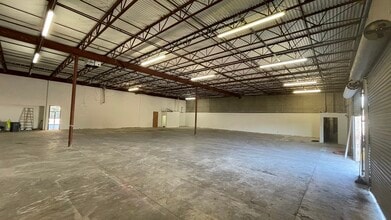 8303-8317 Knight Rd, Houston, TX for lease Interior Photo- Image 1 of 10
