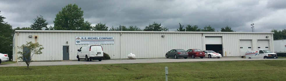 210 Industrial Ct, Fredericksburg, VA à louer - Photo du bâtiment - Image 2 de 2