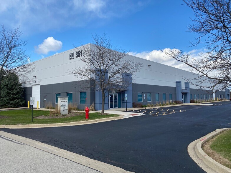 351-355 Hastings Dr, Buffalo Grove, IL à louer - Photo du bâtiment - Image 1 de 9