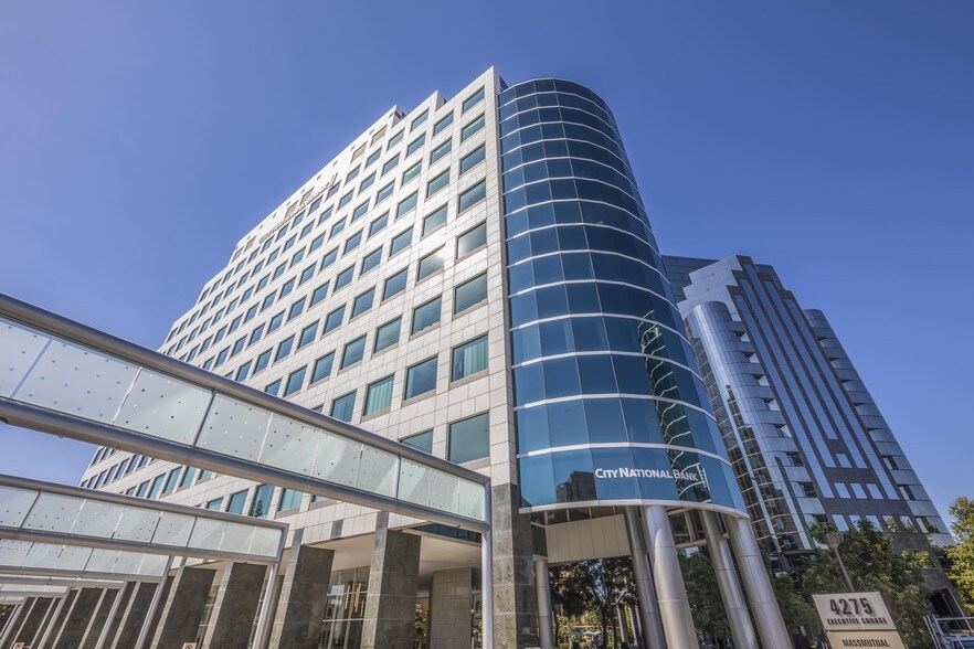 4275 Executive Sq, La Jolla, CA à louer - Photo du bâtiment - Image 2 de 17