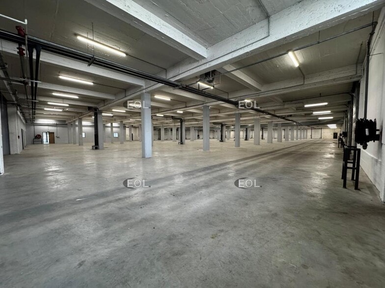 Industrial in Saint-Denis for lease - Interior Photo - Image 3 of 8
