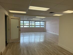 307 Lewers St, Honolulu, HI for lease Interior Photo- Image 1 of 14