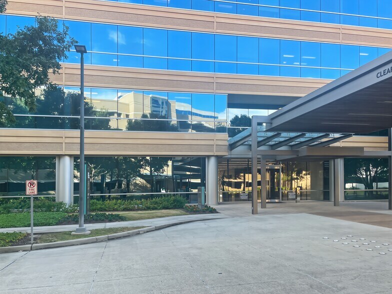 1790 Hughes Landing Blvd, The Woodlands, TX à louer - Photo du bâtiment - Image 3 de 15