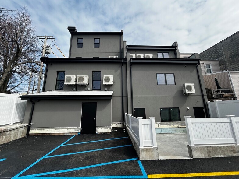 1230 Bay St, Staten Island, NY à vendre - Photo du bâtiment - Image 3 de 26