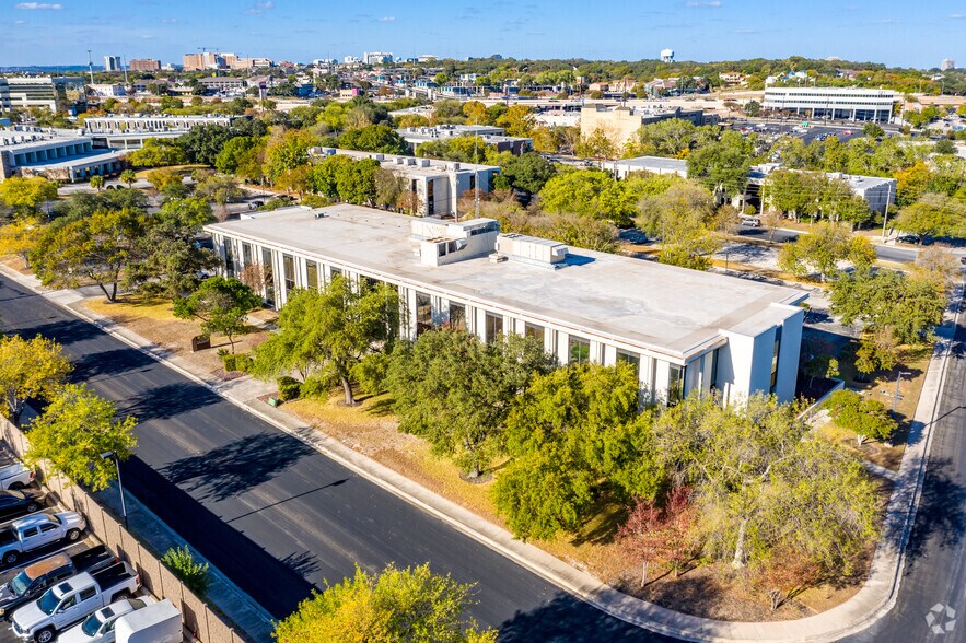 4400 NW Loop 410, San Antonio, TX à louer - Photo du bâtiment - Image 3 de 33