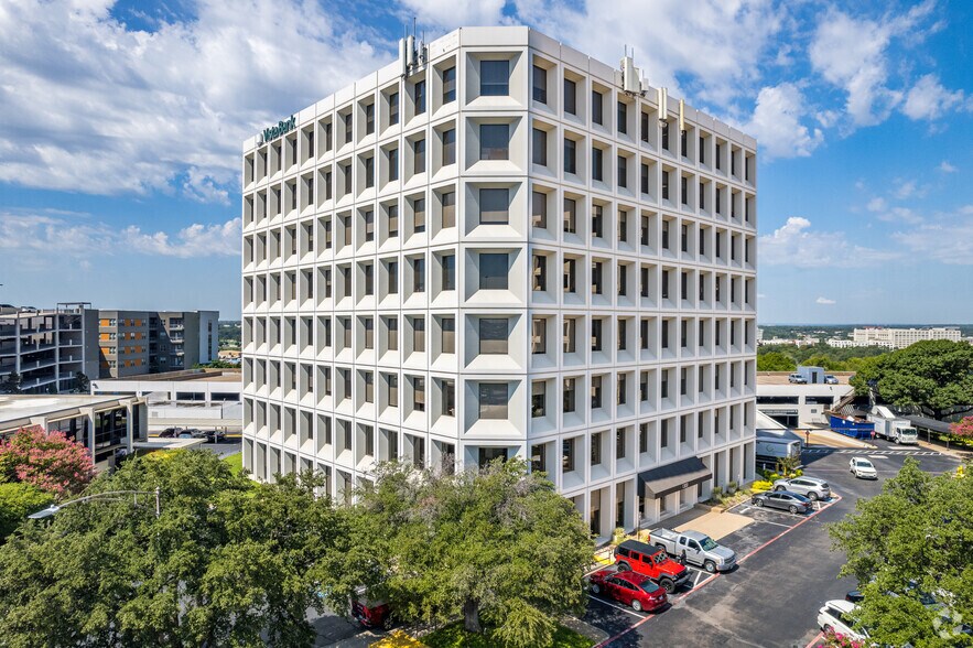 1300 Summit Ave, Fort Worth, TX à louer - Photo du bâtiment - Image 1 de 15