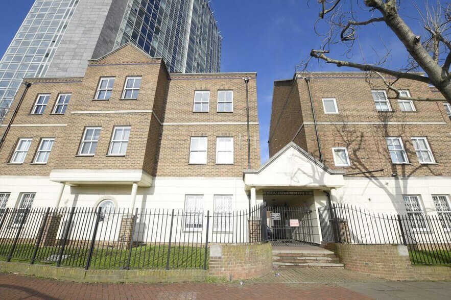 Clements Ln, Ilford à louer - Photo du bâtiment - Image 2 de 19
