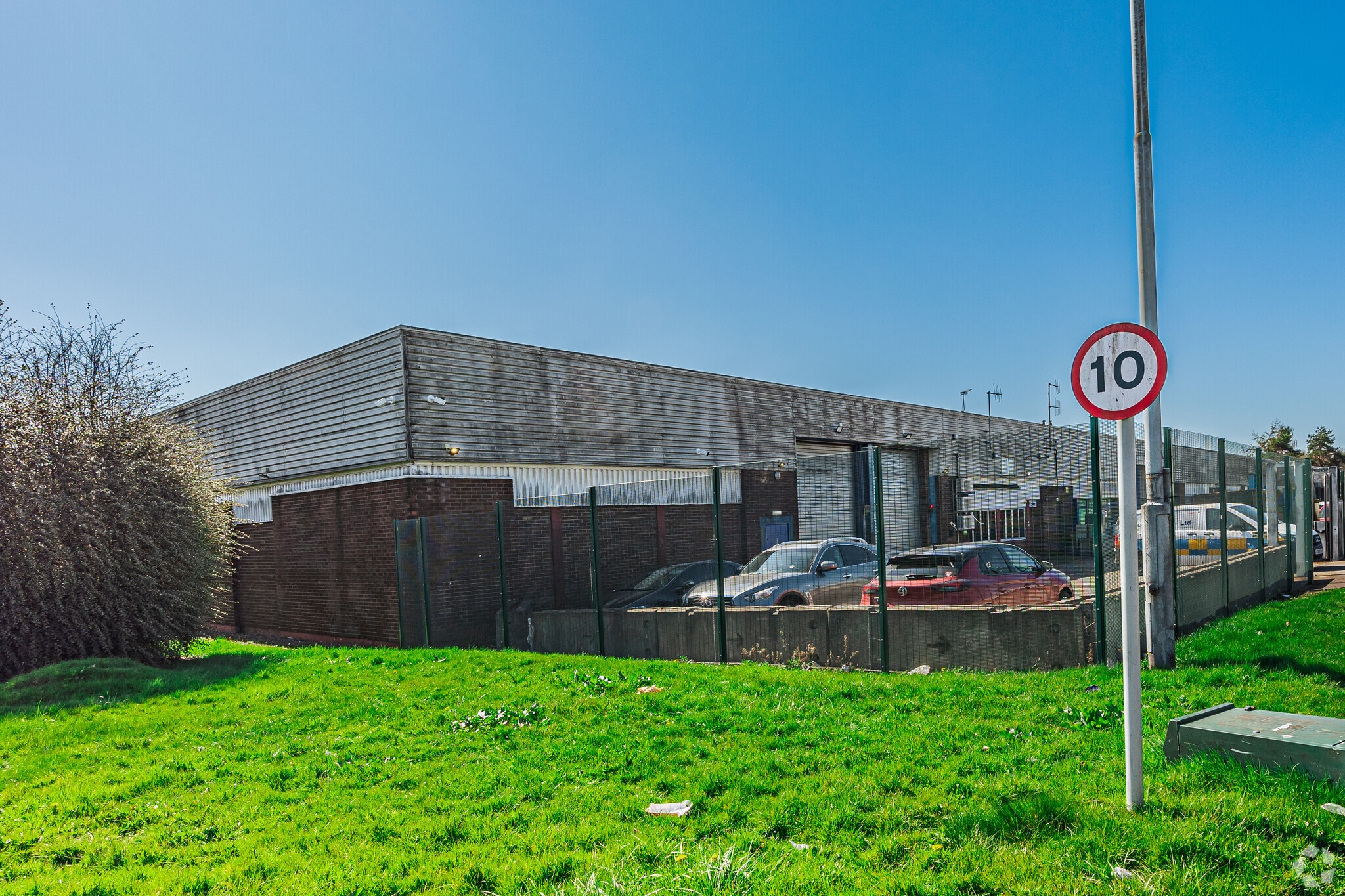 1-8 Freskyn Pl, Broxburn for lease Primary Photo- Image 1 of 11