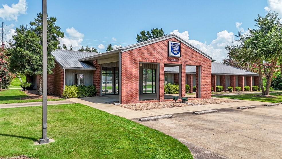 1487 Belk Blvd, Oxford, MS for sale - Primary Photo - Image 1 of 36