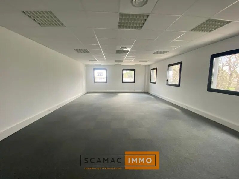 Office in Éguilles for lease Interior Photo- Image 1 of 5