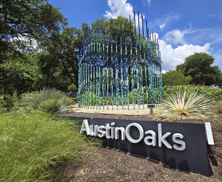 7719 Wood Hollow Dr, Austin, TX à louer - Photo du bâtiment - Image 2 de 10