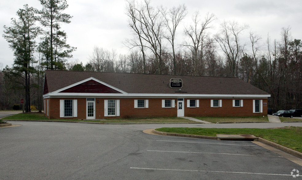 110 Old Bermuda Hundred Rd, Chester, VA for lease - Building Photo - Image 2 of 3