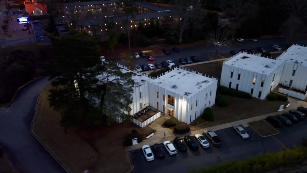 2500 W Broad St, Athens, GA à louer - Vidéo sur l’inscription commerciale - Image 2 de 4