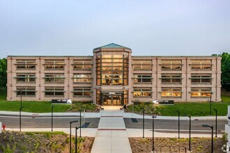2000 Center Dr, Hoffman Estates, IL for lease Building Photo- Image 1 of 4