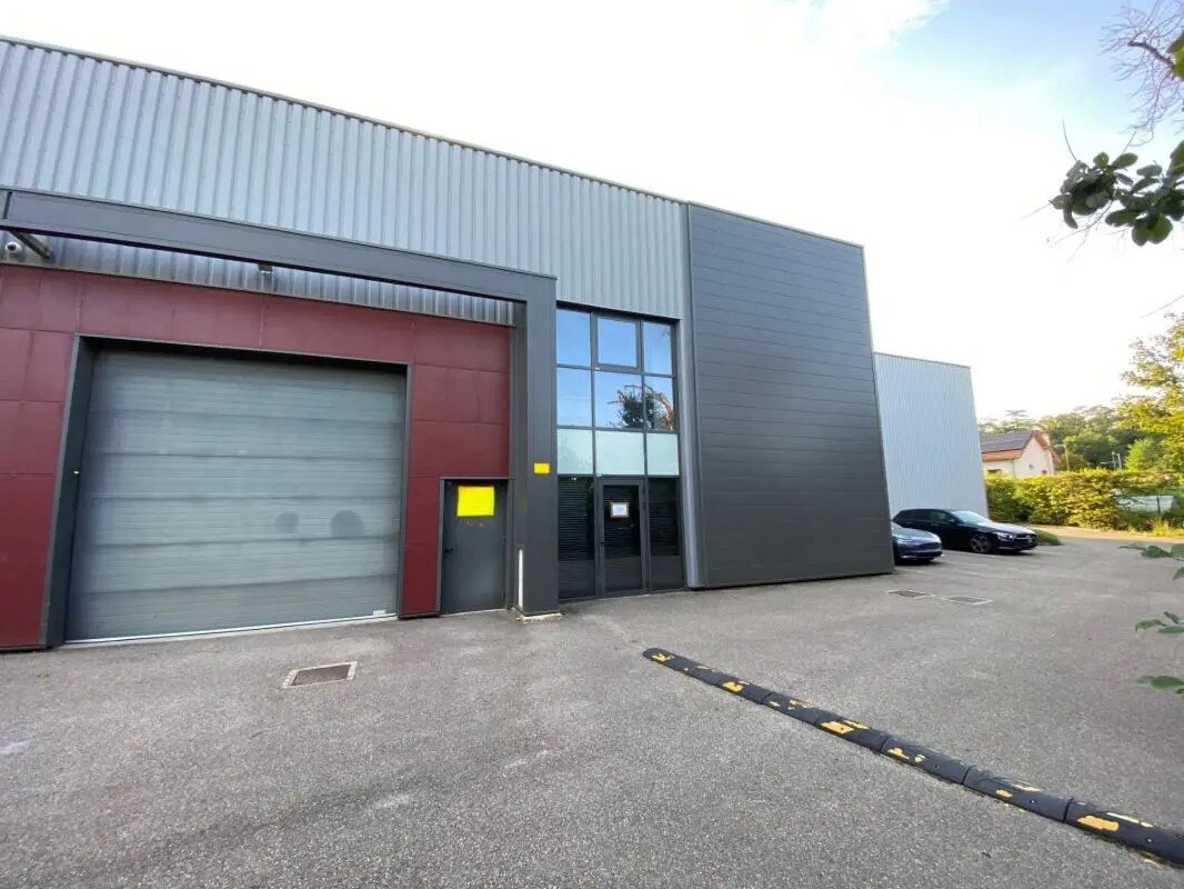 Flex in Chaponost for lease Building Photo- Image 1 of 8