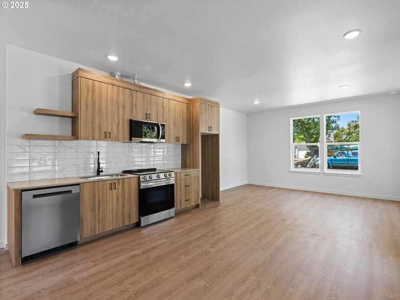 2901 73rd Ave, Portland, OR à vendre - Photo du bâtiment - Image 3 de 10