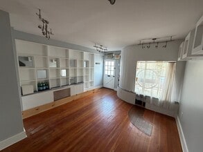 29 Race St, Frenchtown, NJ for lease Interior Photo- Image 2 of 3