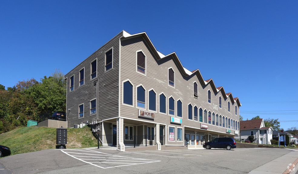 345-353 Harry L Dr, Johnson City, NY à vendre - Photo principale - Image 1 de 1