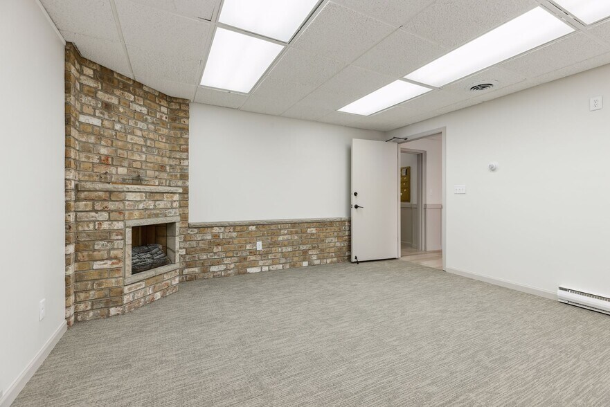 295 Marie Ave E, West Saint Paul, MN à vendre - Photo du bâtiment - Image 3 de 22