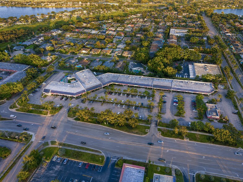 8919-9091 Taft St, Pembroke Pines, FL à louer - Photo du bâtiment - Image 2 de 7