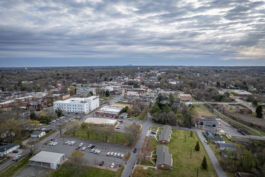 313 S Government St, Lincolnton, NC for sale - Building Photo - Image 3 of 37