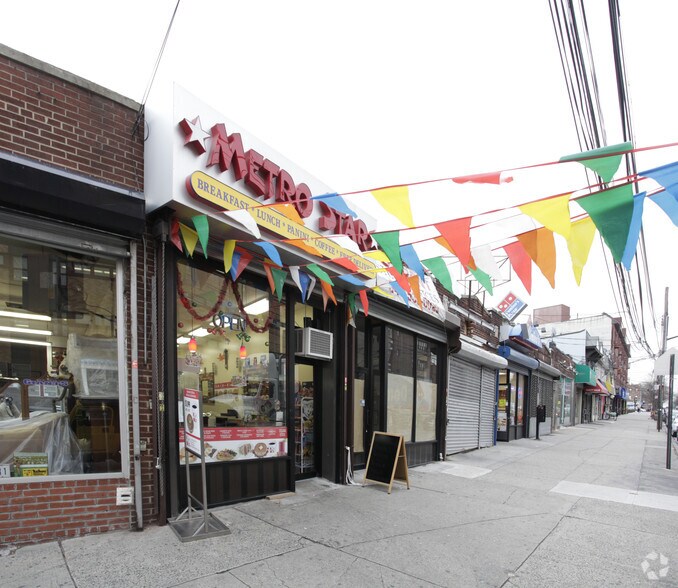 32-07-32-19 Junction Blvd, Flushing, NY à louer - Photo principale - Image 1 de 13