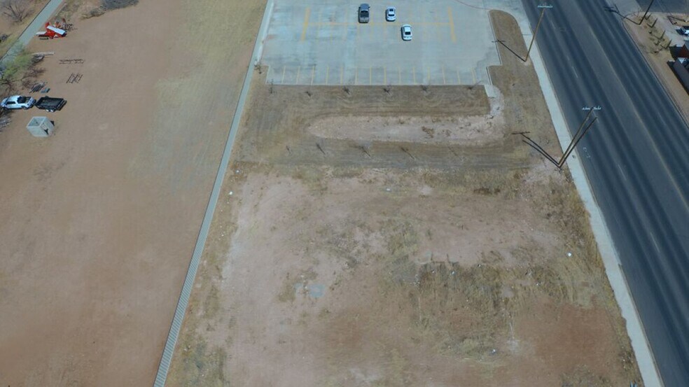 1001 Midland Drive, Midland, TX à vendre - Photo du bâtiment - Image 3 de 7