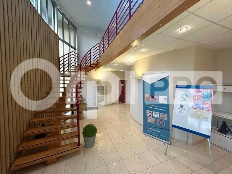 Bureau dans Gometz-le-Châtel à louer - Hall d’entrée - Image 3 de 4