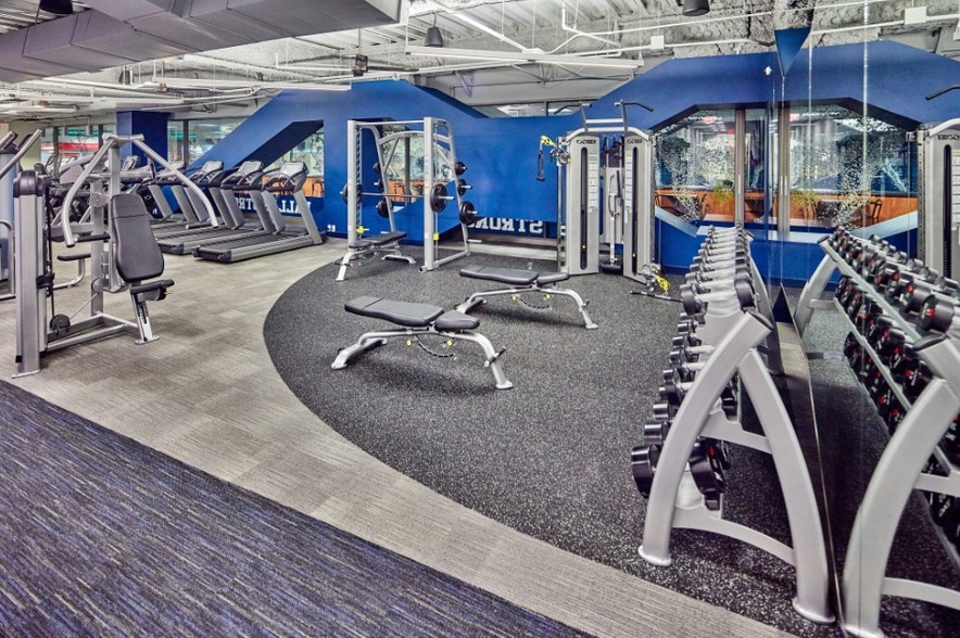 1201 Elm St, Dallas, TX for lease - Building Photo - Image 2 of 18