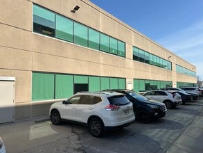 2555 Ouellette Av, Windsor, ON à louer Photo du bâtiment- Image 2 de 4