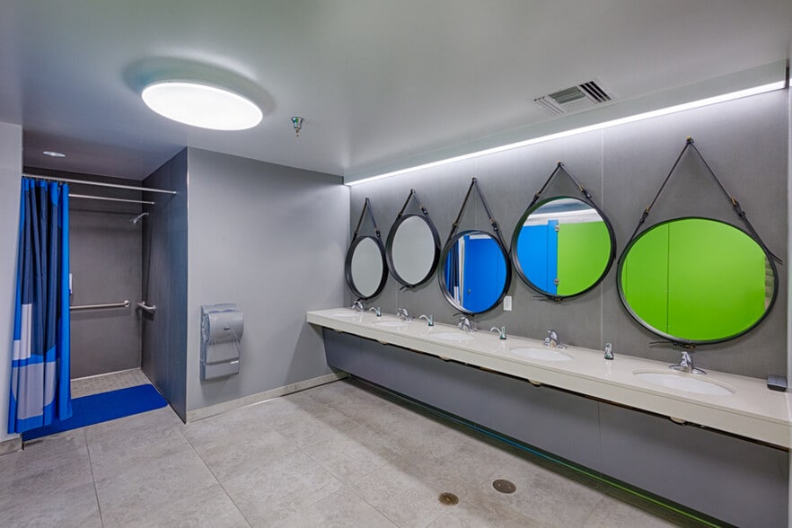 1215 Bordeaux Dr, Sunnyvale, CA for lease - Building Photo - Image 3 of 8