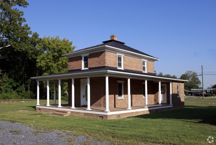 604 Radham St, Front Royal, VA à vendre - Photo du bâtiment - Image 3 de 8