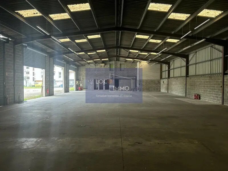 Industrial in Cenon for lease Interior Photo- Image 1 of 12