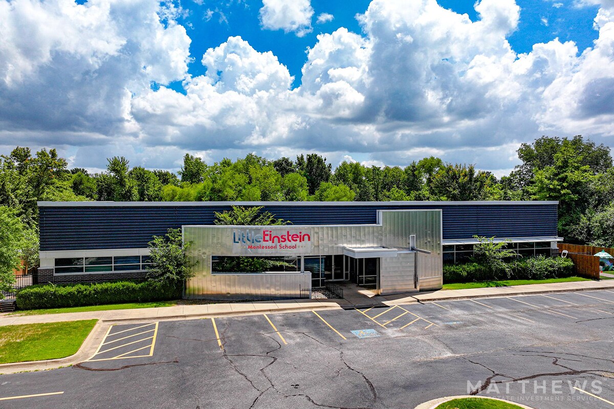 1110 SE Evergreen St, Bentonville, AR for sale Building Photo- Image 1 of 4